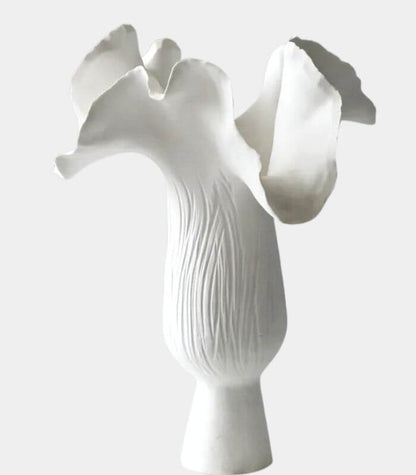 Petal Bloom Ceramic Vase – Handcrafted Sculptural Design