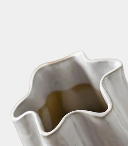 Elowen Textured Porcelain Vase – White Sculptural Ribbed Vessel 21.8 cm / 8.58 in