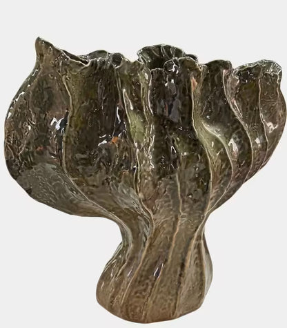 Foglia Handcrafted Ceramic Vase – Glazed Olive Green Leaf-Form Sculptural Vessel 34 cm / 13.4 in