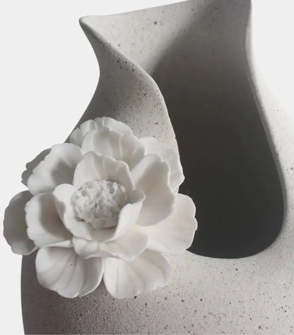 Lacrima Fiore Handcrafted Ceramic Vase – Sculptural Organic Form in Textured Cream 30 cm